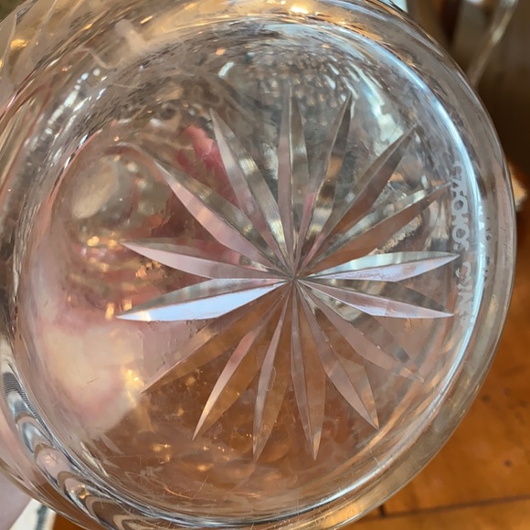 CRYSTAL DECANTER OR VASE - Picture 5 of 5